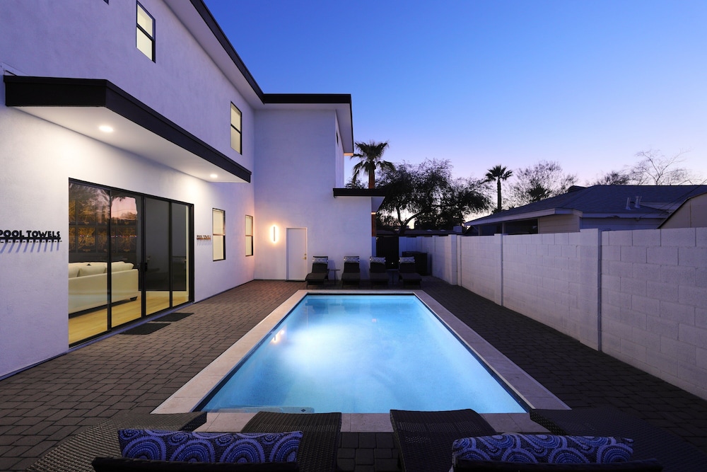 Luxe - Nouveau - Sparkling Pool - Walk to Old Town