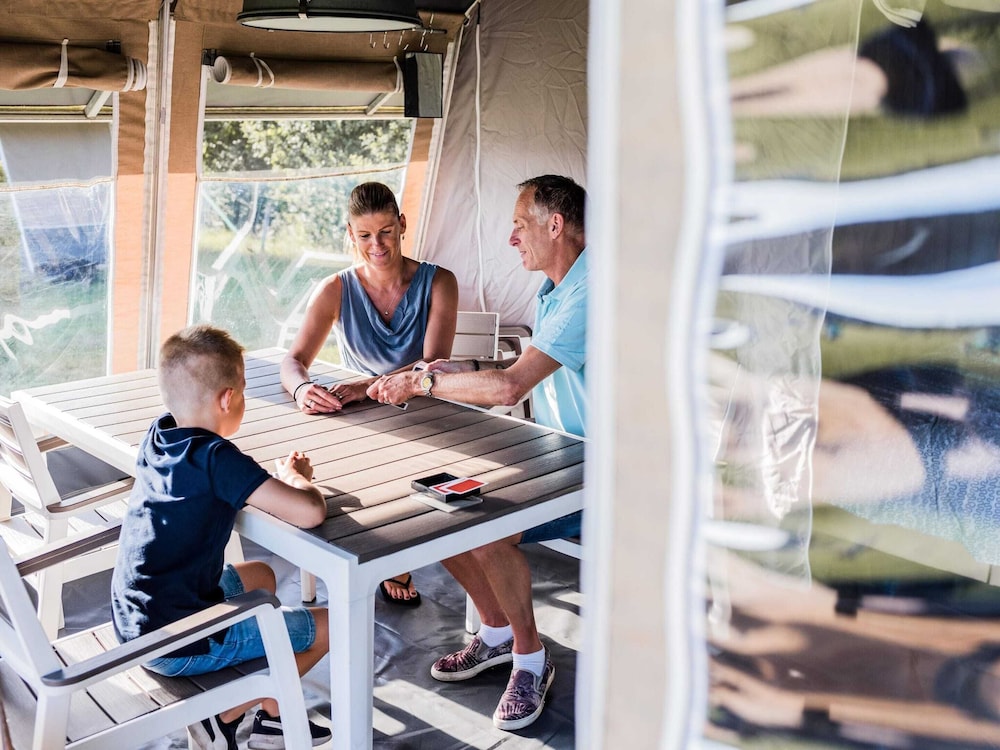 Lakefront Glamping w/ Pets