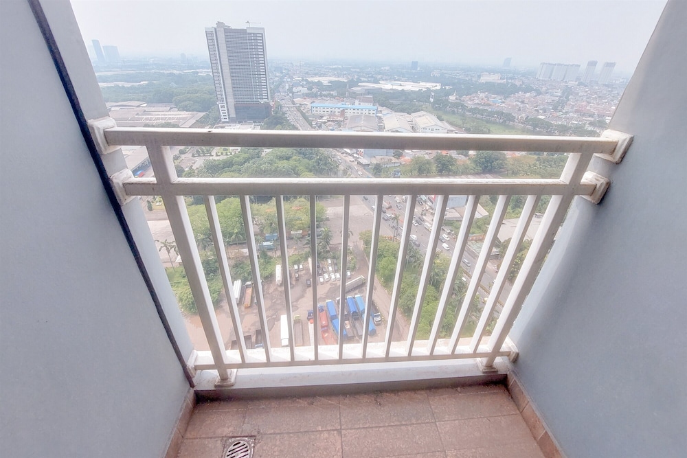 Modern and Comfy Studio Apartment Springwood Residence Tangerang