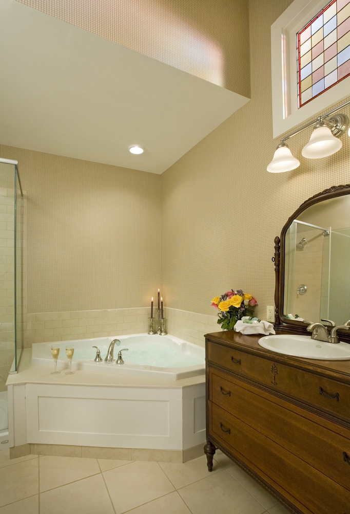 Lake Opechee Inn and Spa