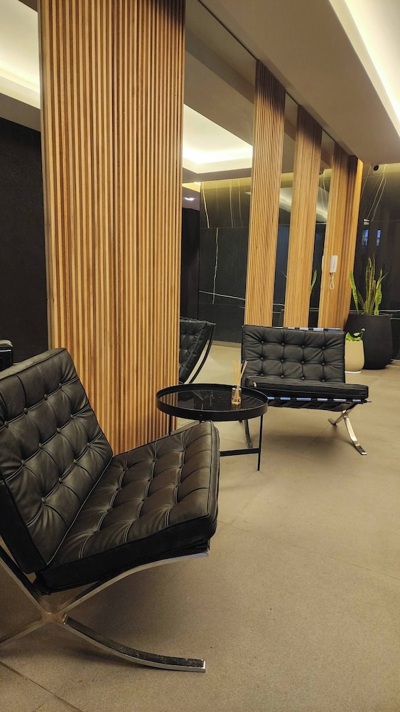 Alberti 360 Charming City Center Apartment With Shared Pool