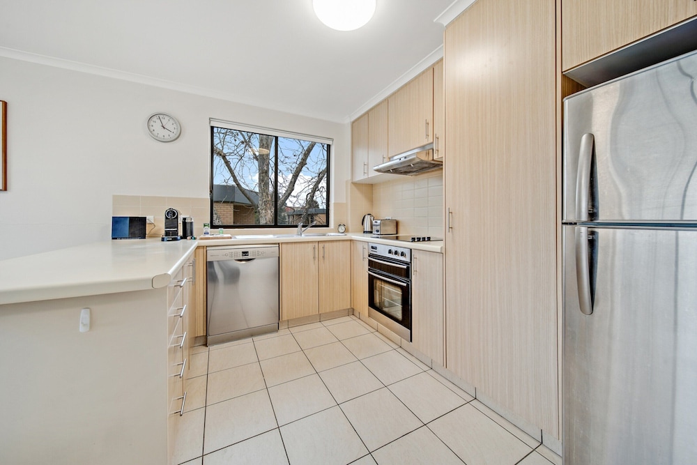 2-bed With Pool, Bbq, Tennis Court & Parking