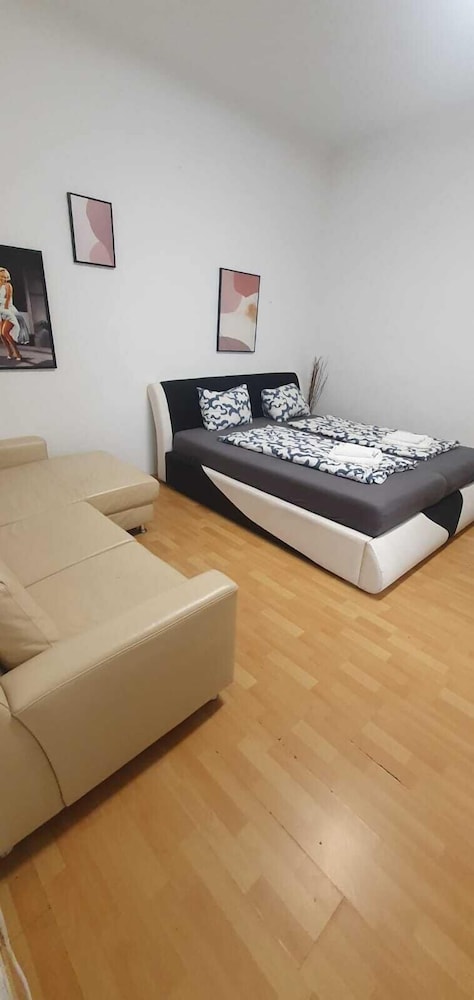 Modern Apartment Near Enkplatz