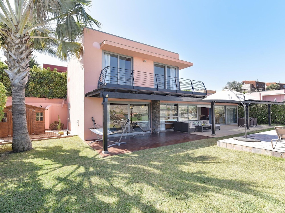 Villa With Private Pool in the Golf Resort