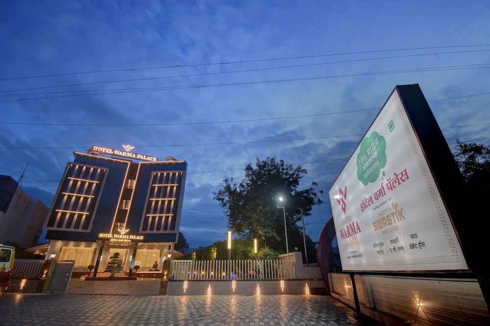 Hotel Warma Palace