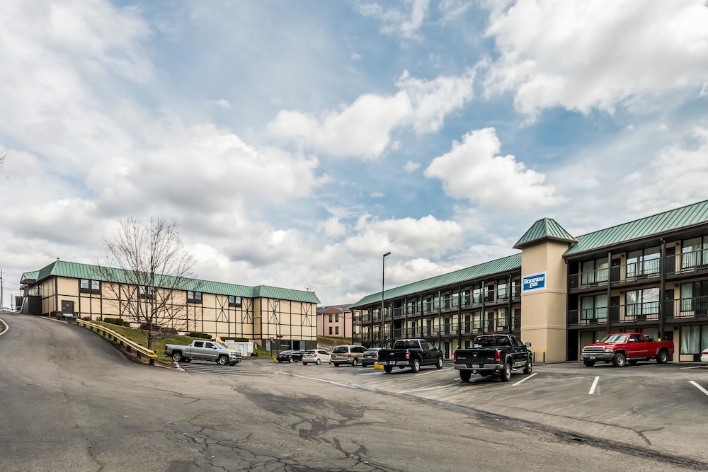 Beckley Vacations - Smart Extended Stay - Property Image 2