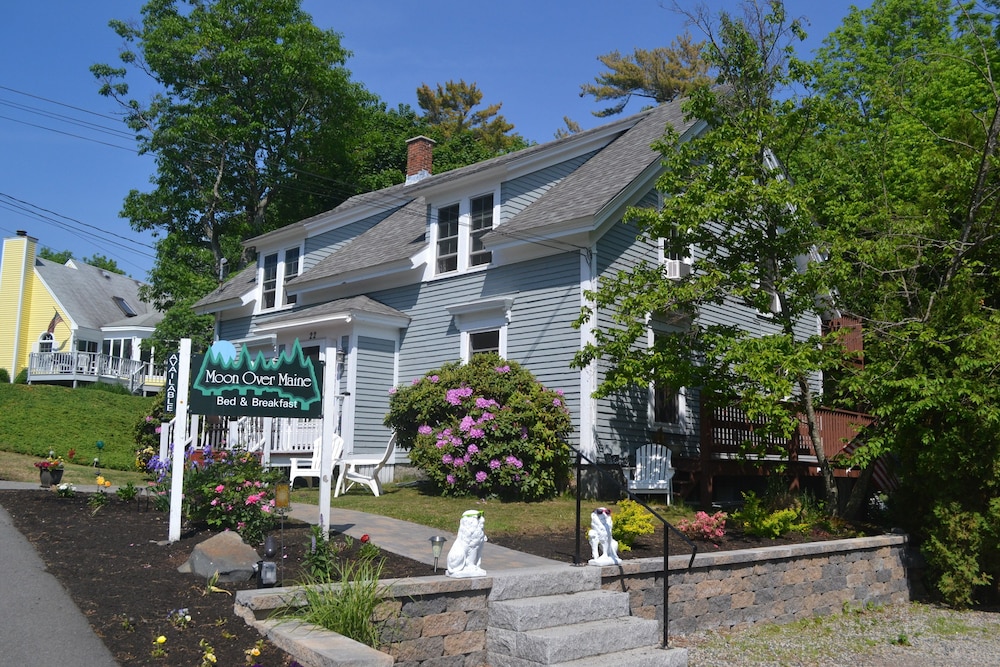 Moon Over Maine - Property Image 4