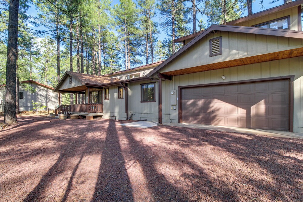 Peaceful Pinetop Cabin w/ Deck & Fire Pit! view 4