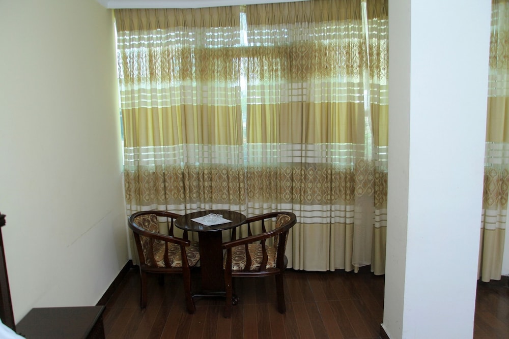 Bnow Hotel