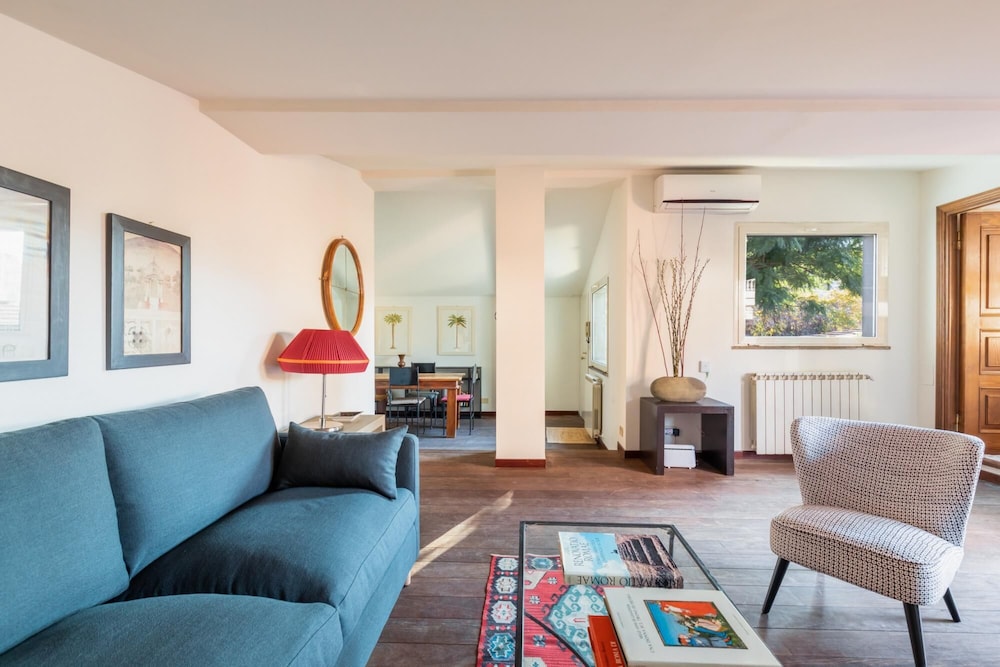 Trastevere Romantic Terraced Apartment