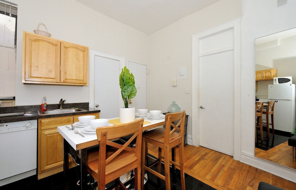 Midtown West Furnished Apartment 3BR Perfect Share