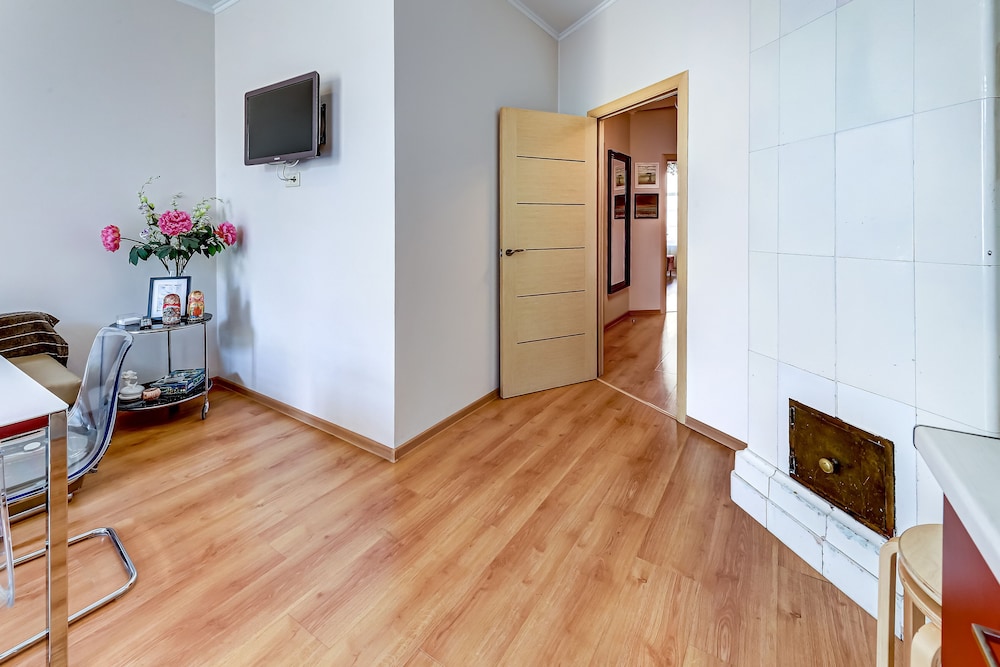 Home4day Central Apartment on Nevsky Prospekt