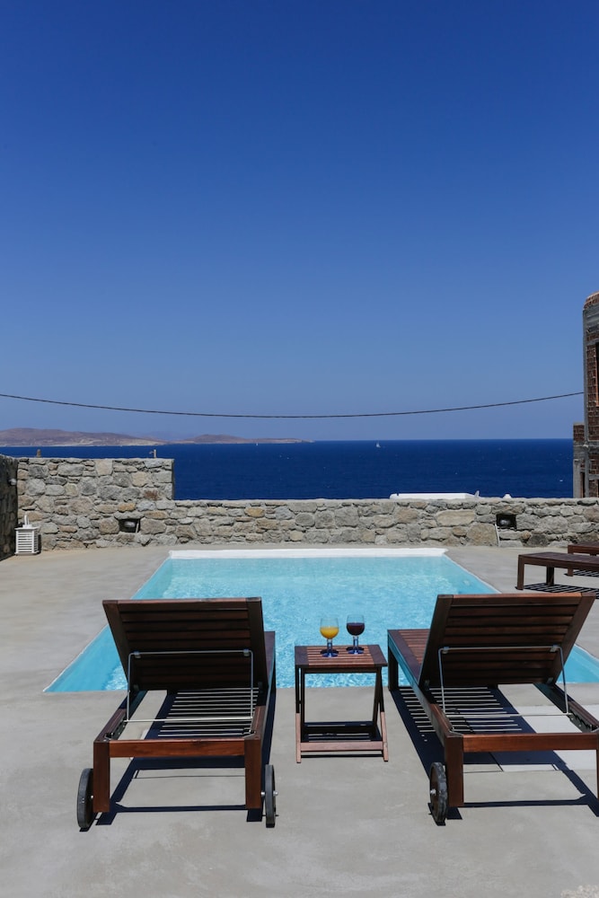 Nikoi Villas