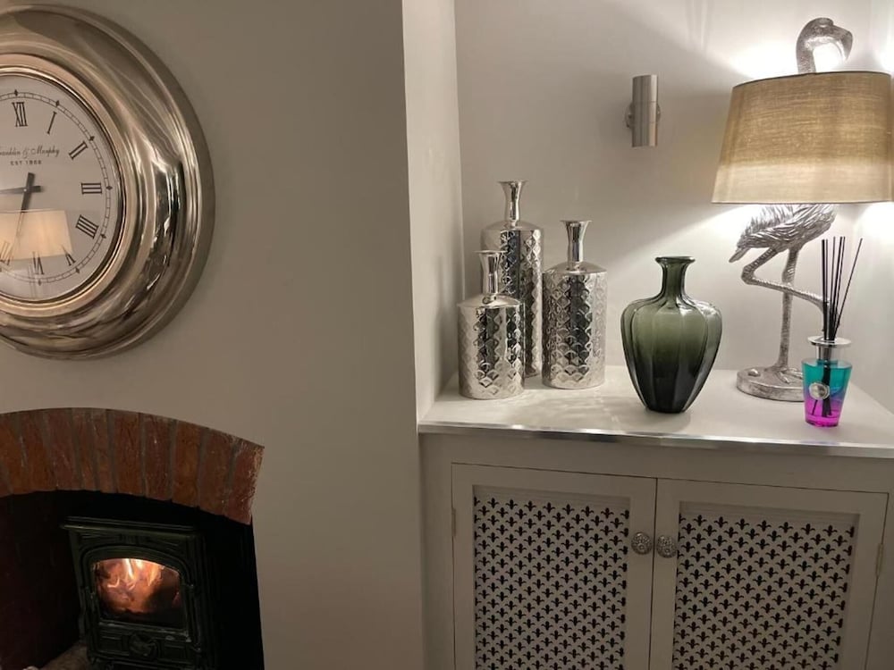 2 Bed 'cosy Cottage' Central Bawtry High End Decor