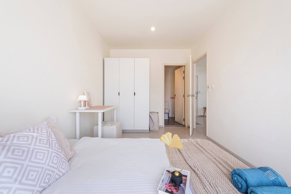 2BR 7 Mins Walk to BTS Bill Included