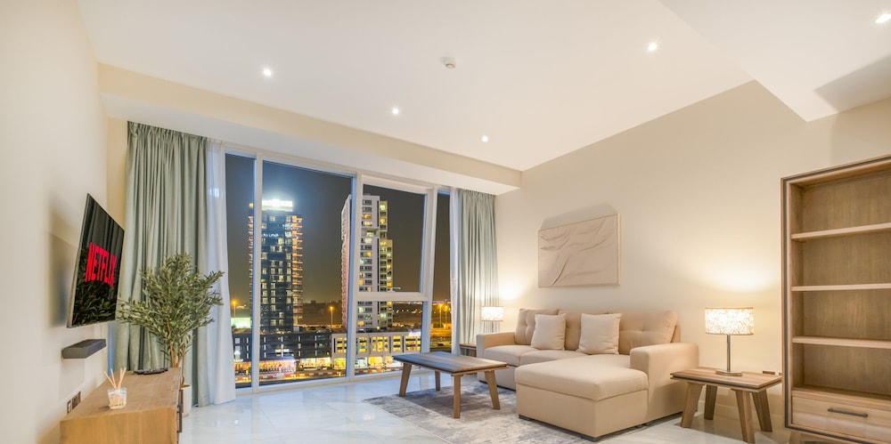 LUX Pad Executive Suite Canal View 5
