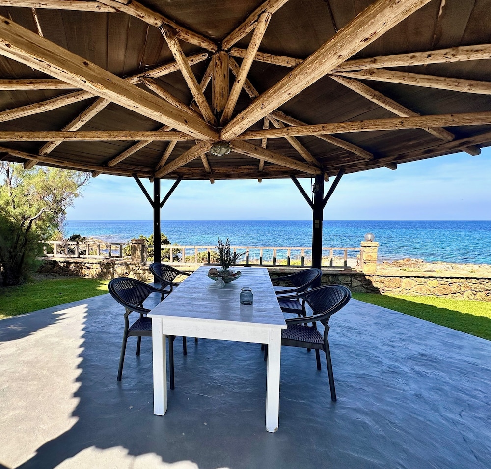 Genari Beach Apartments Garden View Retreat