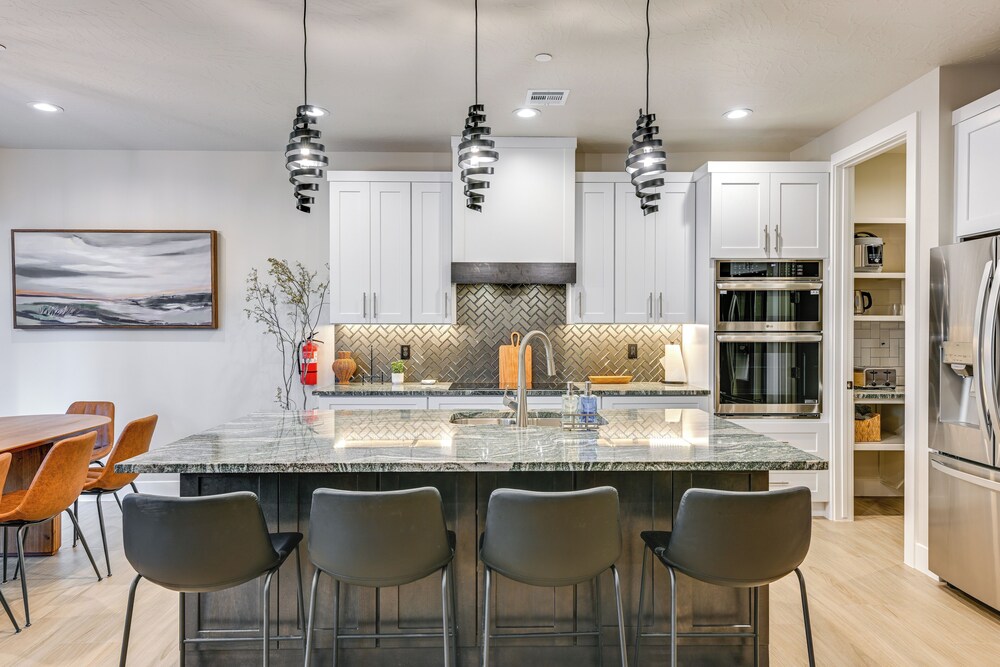 4 Mi to Sand Hollow State Park: Hurricane Townhome