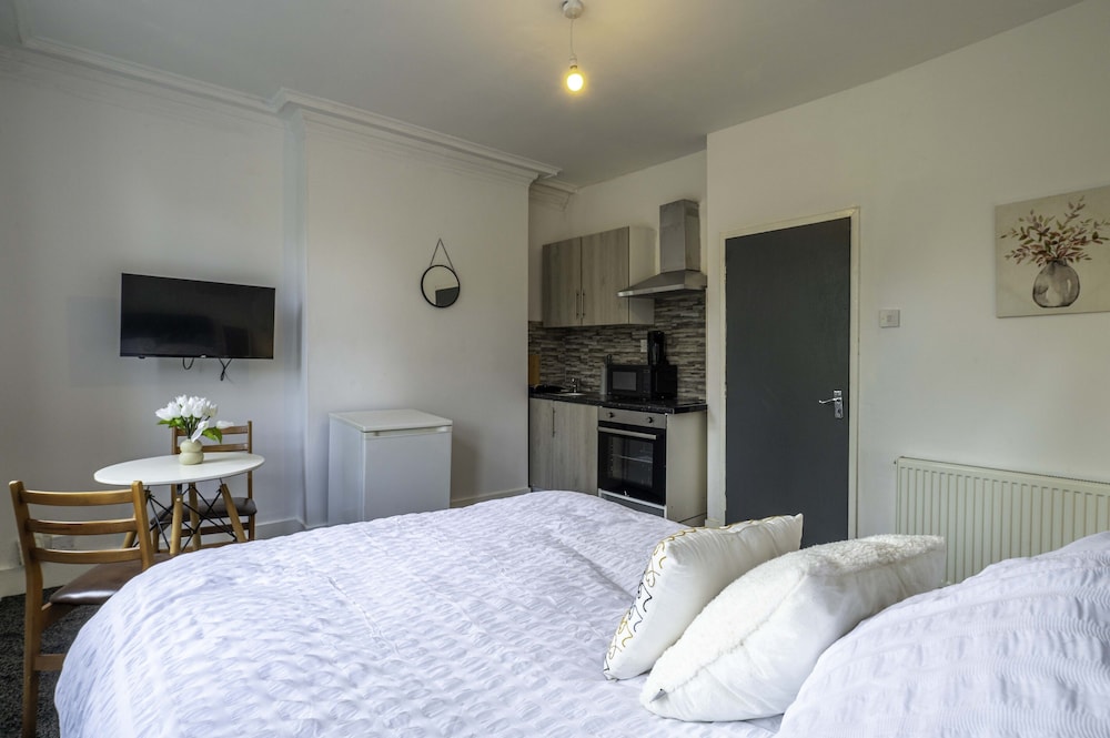 Charming 1-bed Studio9 in Coventry view 2