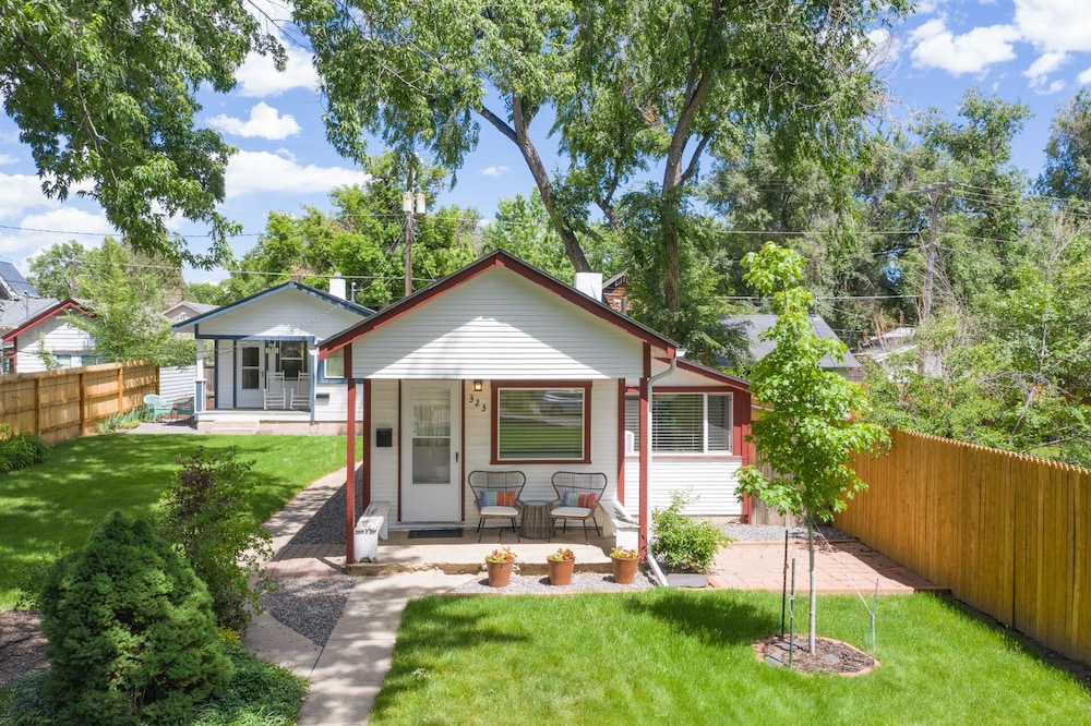 Vintage Tiny House Cute 1bdrm Big Appeal view 3