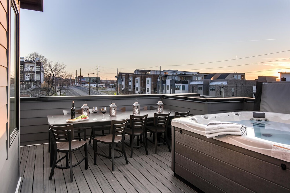 Urban Row - Rooftop Hot Tub - Heart of Gulch