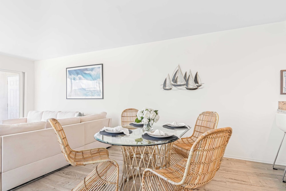 Big Rock Beach Retreat With Oceanfront Balconies, Direct Beach Access & Sweeping Sunset Views Pacific Coast Outlook by Avantstay