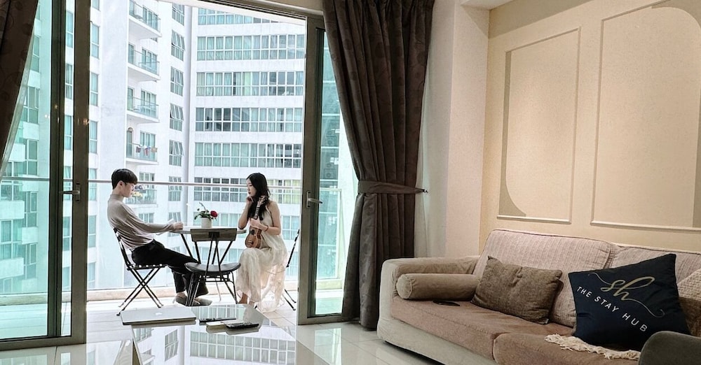 Regalia Residence The Sky Pool Suite