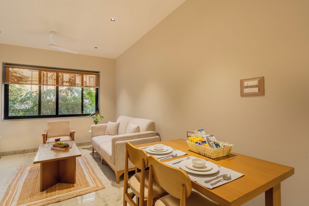 ELIVAAS Kamerios Verano 1 BHK with Pool