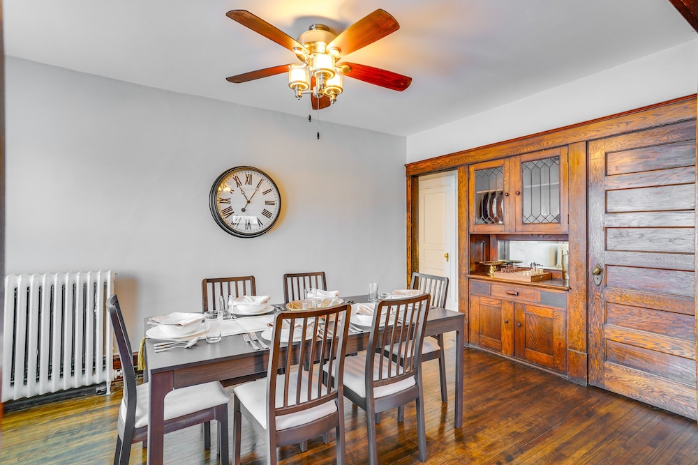 Cozy Minneapolis Apartment, 1 Mi to Downtown!