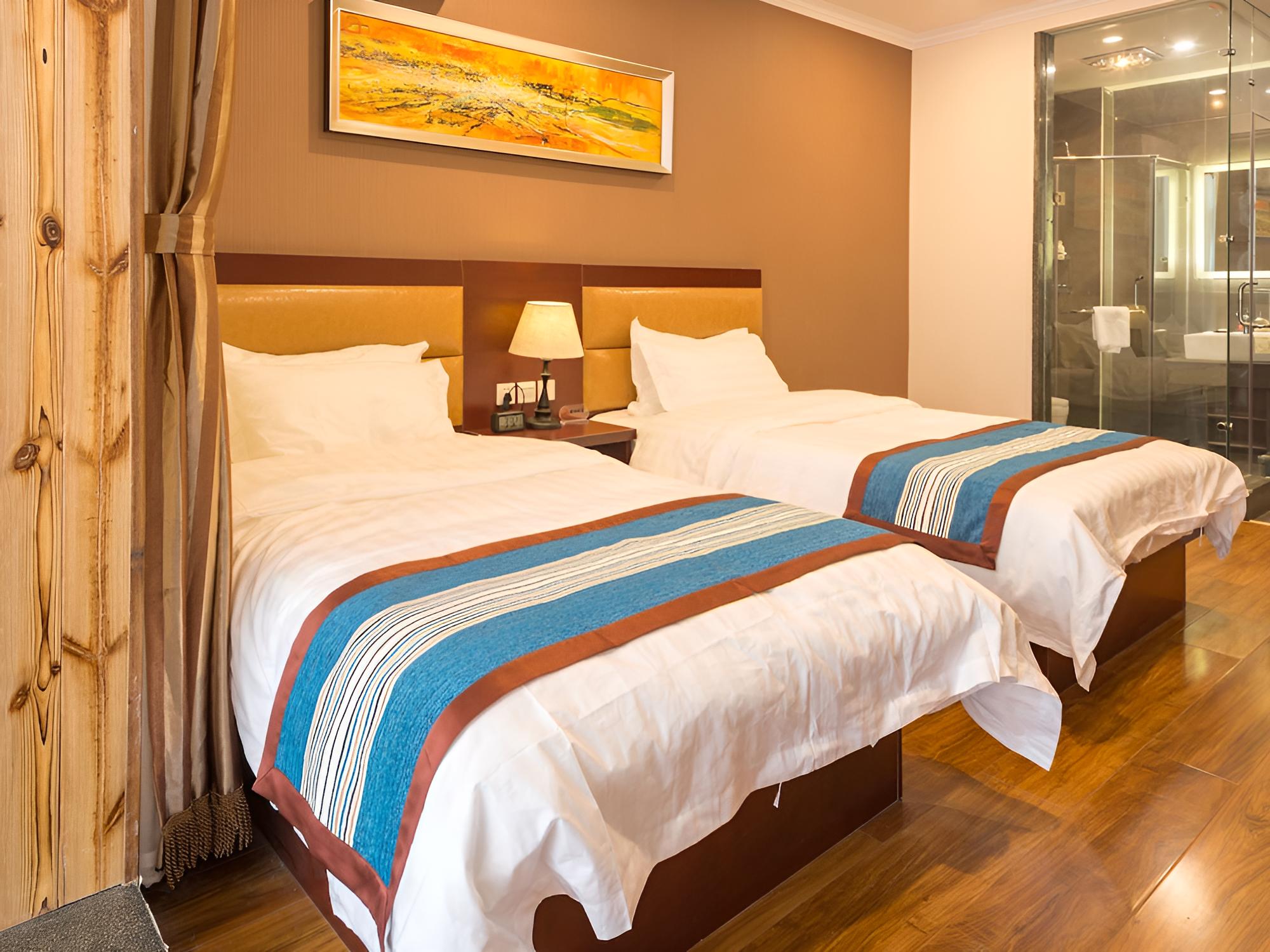 Hill Lily Hotel