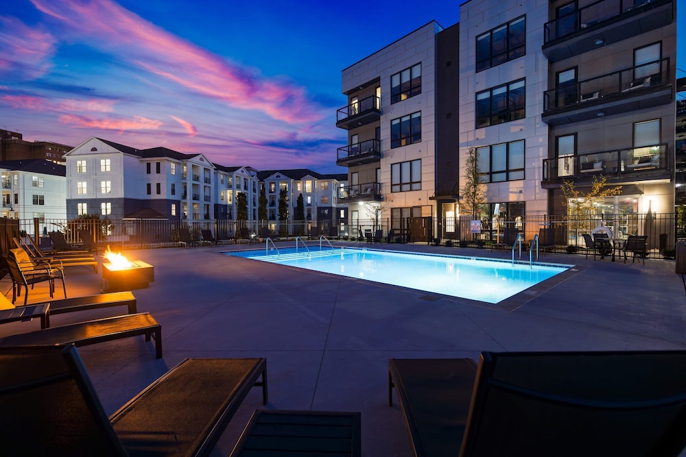 Wonderstruck Walkable Midtown Location at Odyssey Pool BBQ Fitness Room