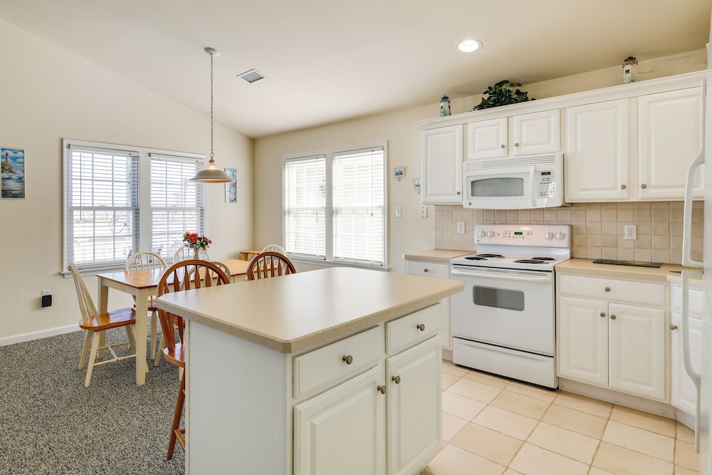 Half-mi to Wildwood Boardwalk: Family-friendly Apt