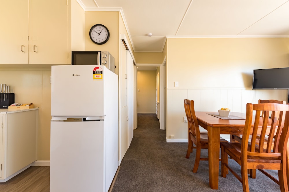 Waitangi Beach Bach 30A