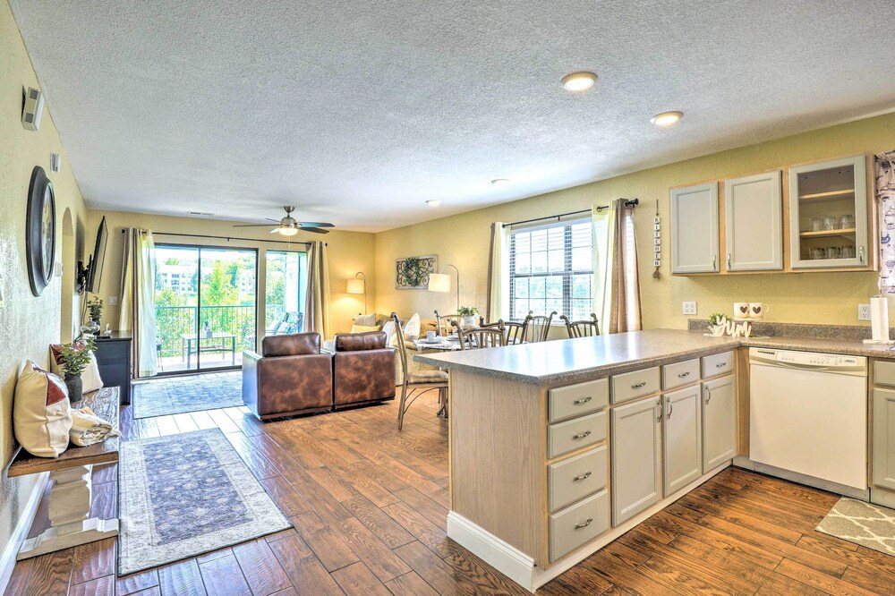 Walk to Strip! Cozy Branson Condo w/ Pool view 5