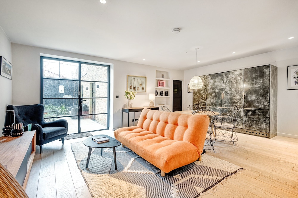 Notting Hill 2 Bed With Sauna - by Out of Office Lifestyle