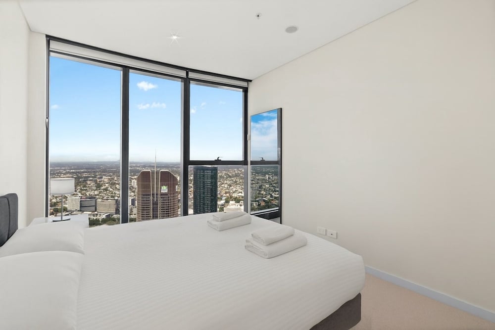 Panoramic Views Apartment & High-rise Pool and Gym
