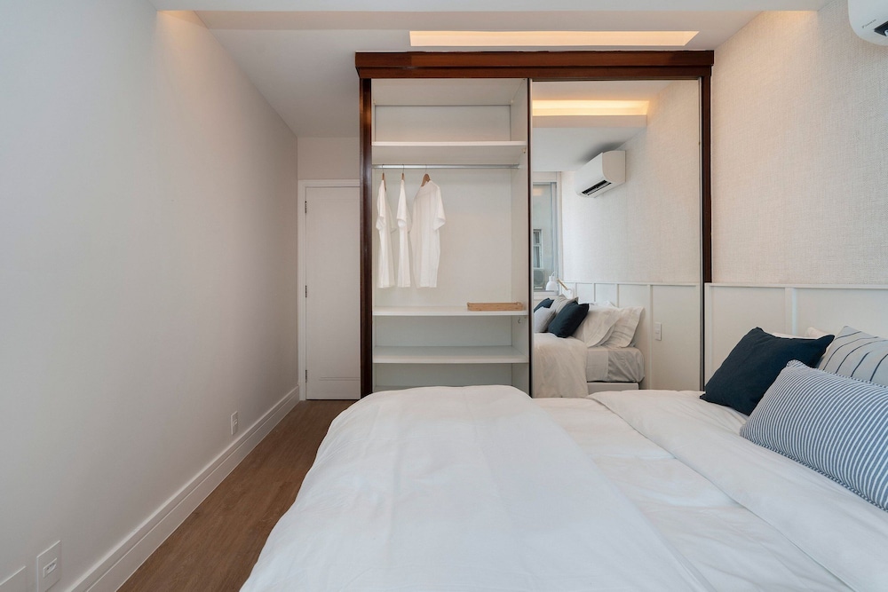 Copacabana – Av. Atlântica | 4 quartos, Vista Mar, 1 min praia de Copacabana - por Casapē Rio