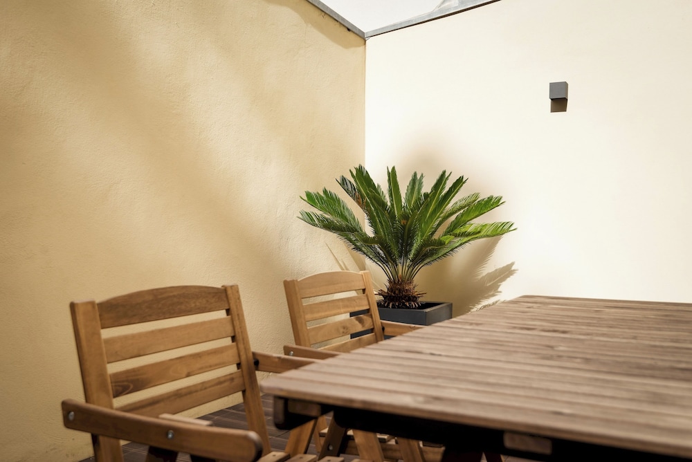 Rivol2 · Wonderful 1BR Next to Rivoli Theatre