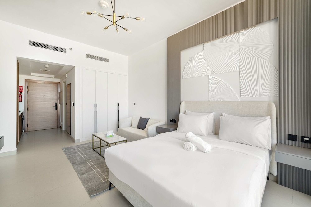 Charming new Studio With Pool and gym in Al Furjan