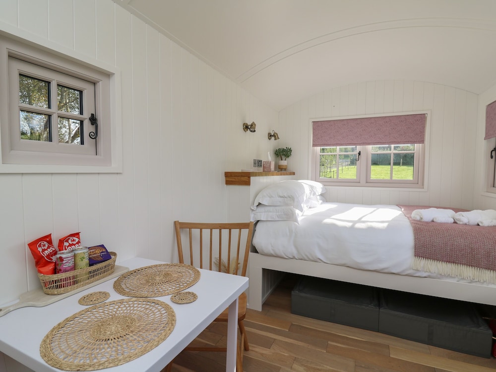 Dragonfly Shepherd's Hut