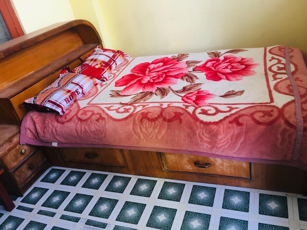 Sara's Backpackers Hotel