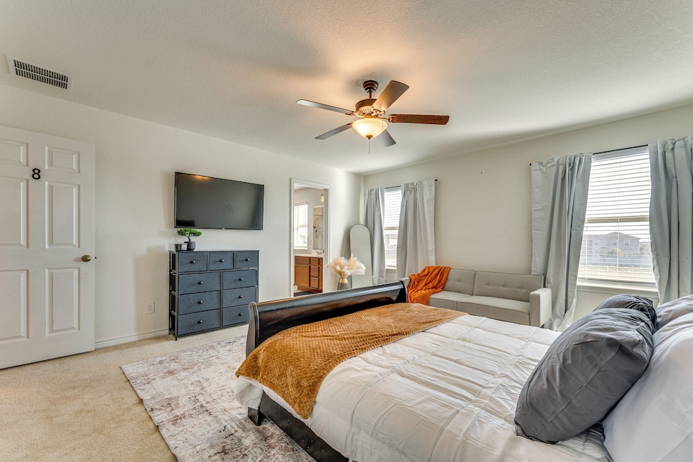 Spacious Home 11 Mi to San Antonio River Walk