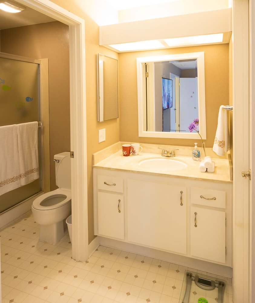 Newark Vacations - Sunny and Elegant Villa - Property Image 12
