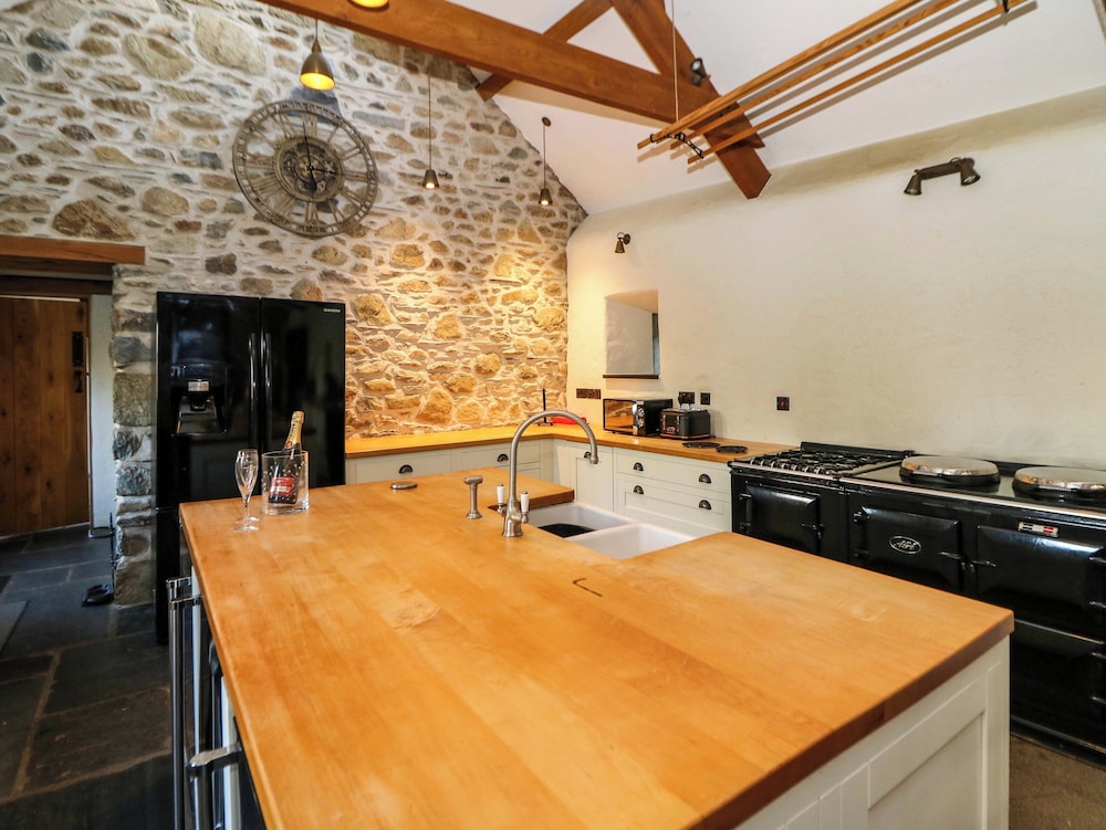 St Dogwells Barn