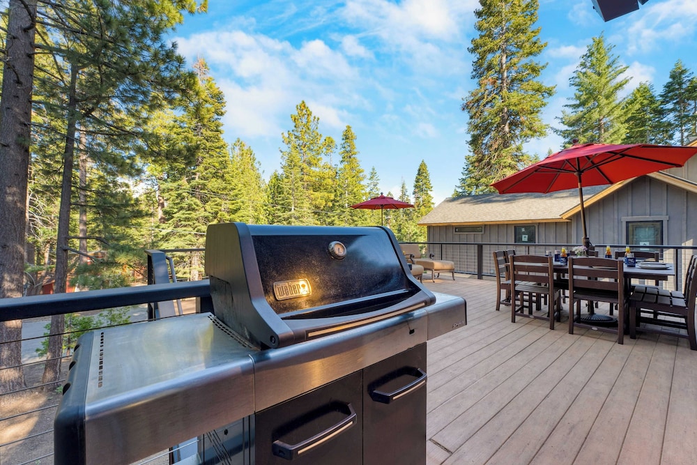 Paige Meadow by Avantstay Near Lake & Tahoe City
