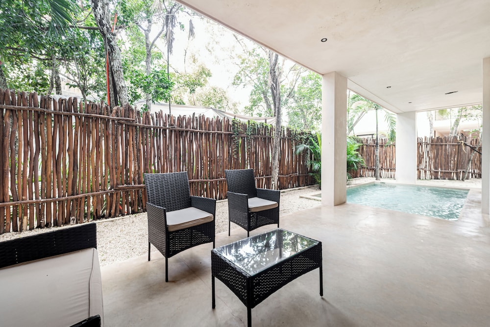 Jungle Resort Suites & Private Pool