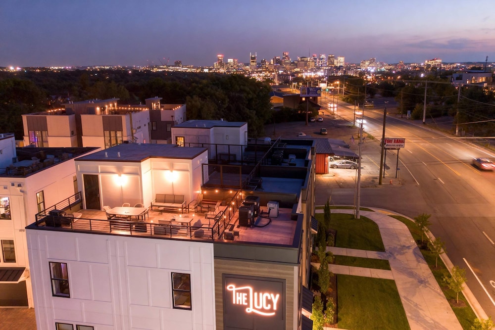 Nashville Escape With Skyline Deck and Hot Tub