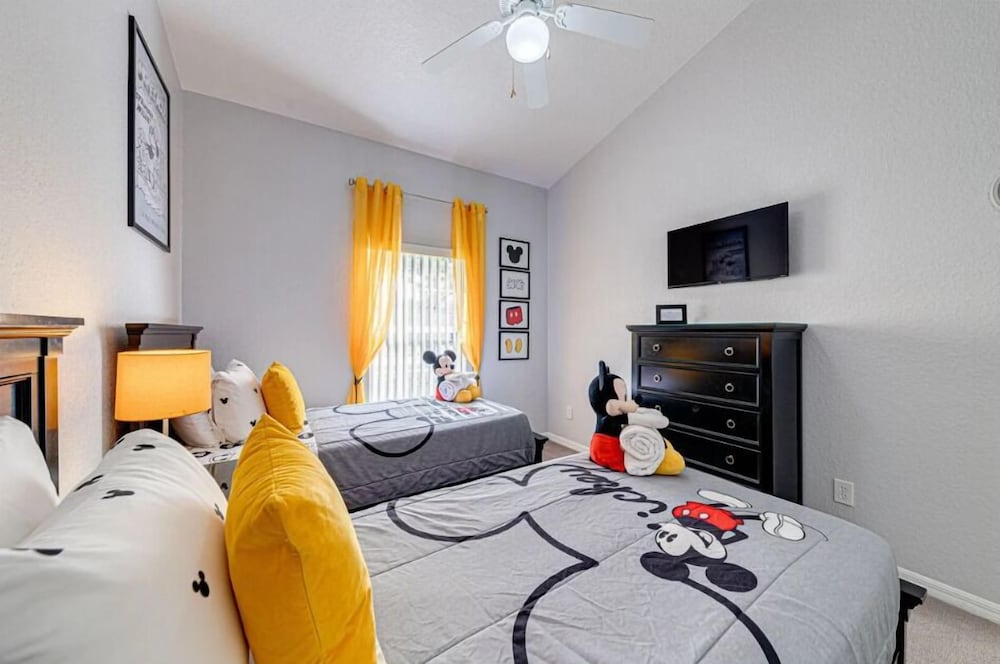 Elegant 4Br Retreat W/ Stylish Interior & Kitchen