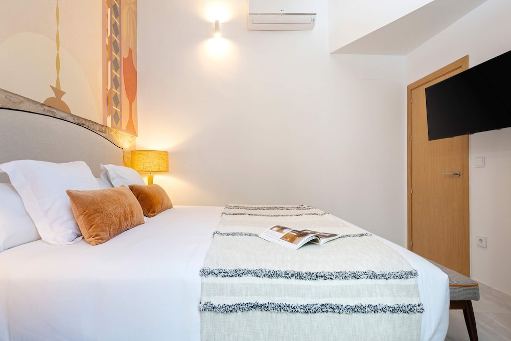 Cozy 3BD Duplex in Seville Center Gran Poder II