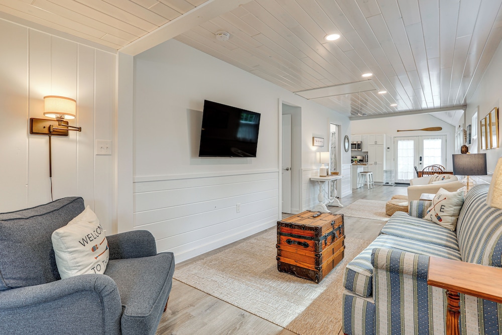 Dock, Deck & Fire Pit! Chautauqua Lake Retreat